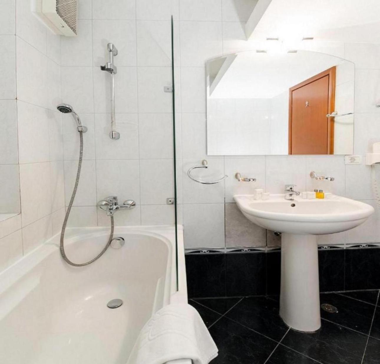 Pension De Lux Königsbrunn Extérieur photo