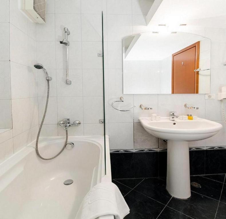 Pension De Lux Königsbrunn Extérieur photo